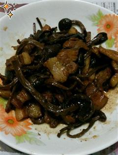 茶树菇烧五花肉