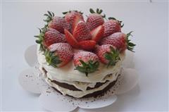 巧克力草莓裸蛋糕
