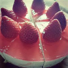 草莓酸奶冻芝士蛋糕的热量