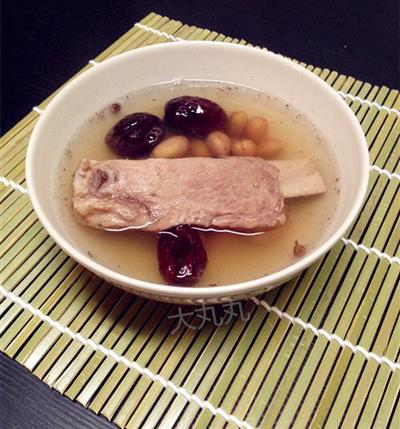 冬日煲汤-花生红枣排骨汤