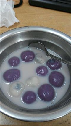 紫薯芝麻花生汤圆