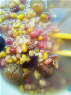红绿豆薏米燕麦米煮粥
