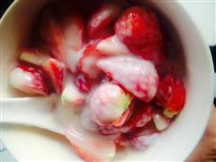 草莓酸奶-5分钟制作消脂小食