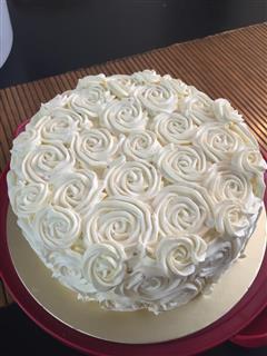 玫瑰花生日蛋糕—可可戚风蛋糕的热量