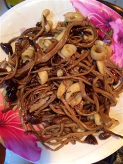 茶树菇炒鱿鱼