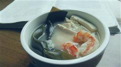 鲜虾海带豆腐汤附快熬高汤的做法