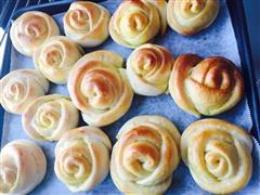 奶油玫瑰花面包-最实际的浪漫的热量