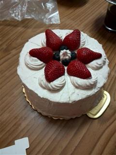 6寸草莓奶油蛋糕