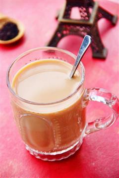 下午茶必备-自制醇香奶茶 在家也能喝奶茶咯