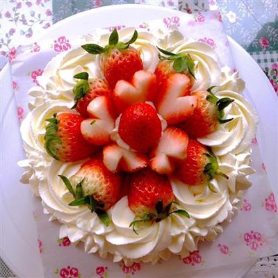 玫瑰草莓奶油慕斯蛋糕6寸
