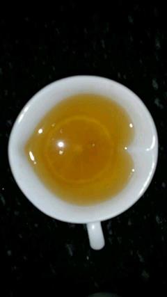 温暖甜蜜的蜂蜜柠檬茶