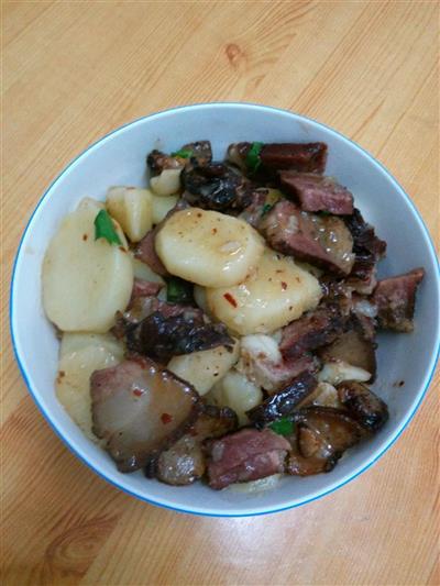 腊肉炖土豆