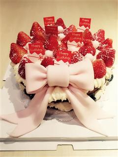 红颜草莓翻糖蛋糕
