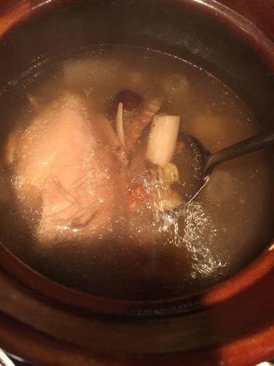竹荪鸡肉老火汤