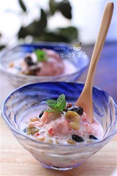 草莓酸奶蜜豆冰沙