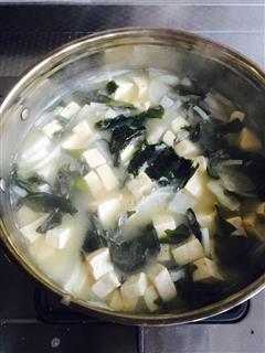 味增汤—萝卜豆腐海带汤的热量