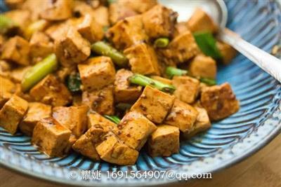 少油好吃的下饭菜-香辣酱汁烩豆腐