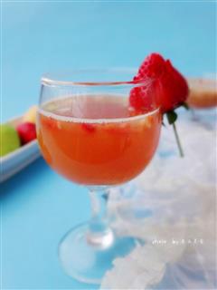 草莓鲜果汁