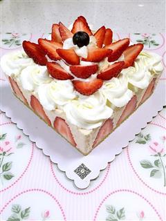 奢华草莓慕斯-不用烤的蛋糕