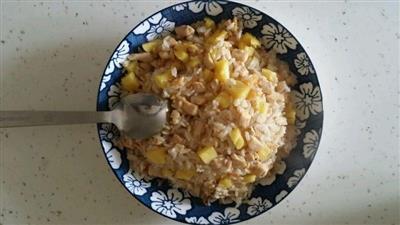 菠萝鸡肉炒大米
