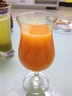 菠萝橙子胡萝卜汁