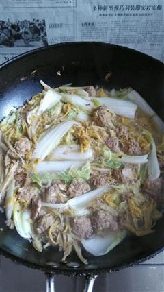 黄花菜肉丸汤