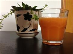 瘦身饮-苹果菠萝胡萝卜汁