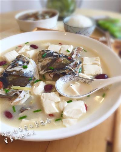 催乳佳肴－鱼头豆腐汤