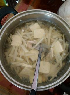 酸笋瘦肉豆腐汤