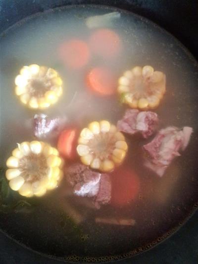 萝卜玉米排骨汤