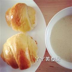 小米薏仁燕麦米糊配小面包