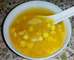 夏季祛湿补气-南瓜玉米百合淡甜汤