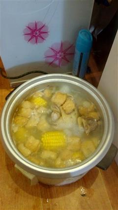 玉米清炖鸡汤