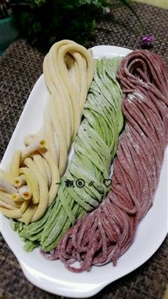 自制彩色蔬菜面条