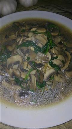 白蘑菇炒菠菜