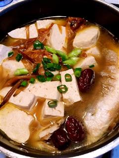 黄花菜豆腐鱼汤