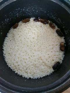 红枣蒸米饭