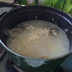 铸铁锅版鲫鱼萝卜丝汤
