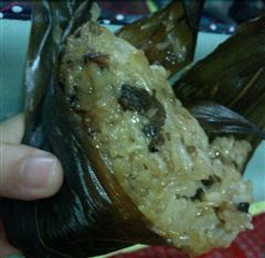 黑枣香菇肉粽子粽子