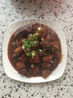 红烧肉烧腊鱼