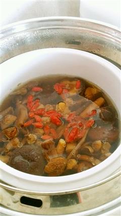 茶树菇姬松茸鸡汤的热量