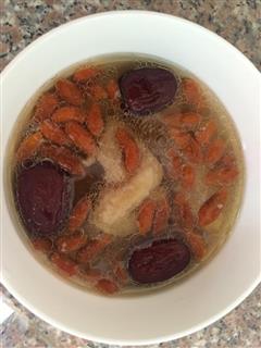红枣枸杞鸡汤