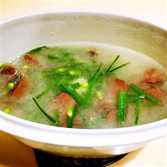 夏日的一抺红-猪红韭菜汤