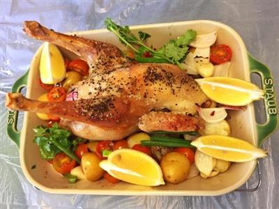 小土豆、小番茄慢烤山野走地鸡的做法