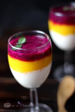 彩虹水果酸奶杯