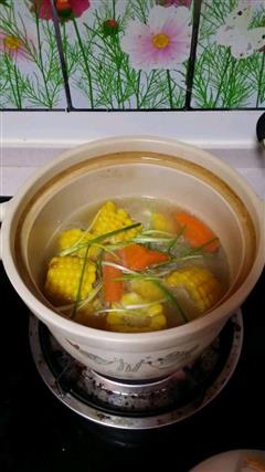 砂锅玉米胡萝卜排骨汤
