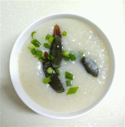 香港传统老火皮蛋瘦肉粥