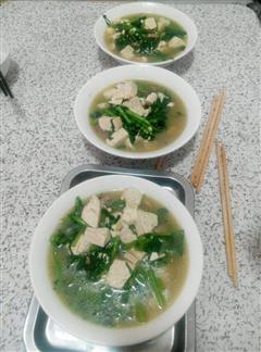 茼蒿炖东北豆腐