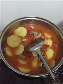 番茄牛腩土豆汤