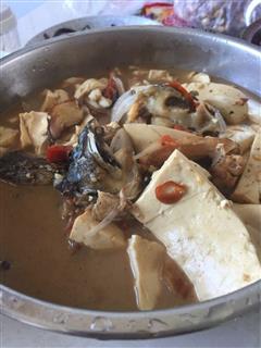 鱼头炖豆腐的热量